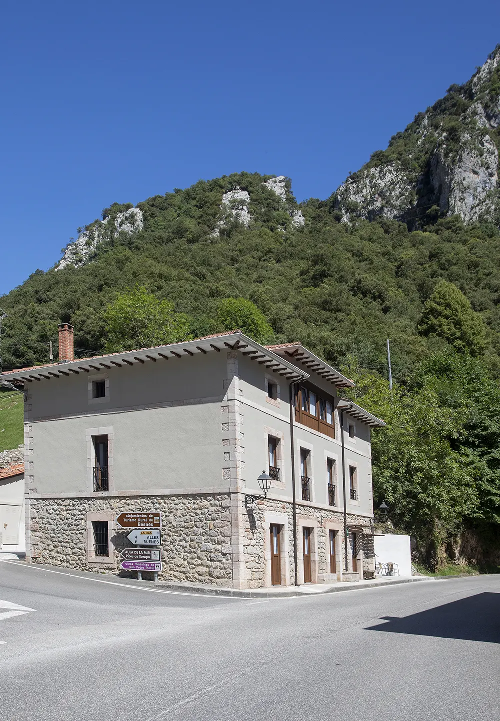 Hotel Las Dos Penas de Niserias en Penamellera Asturias